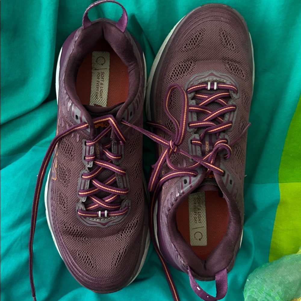 Hoka Bondi 6 Women's 8  light purple Running Shoes/sneakers